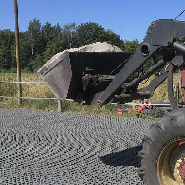 Mud control grid for farm vehicle access